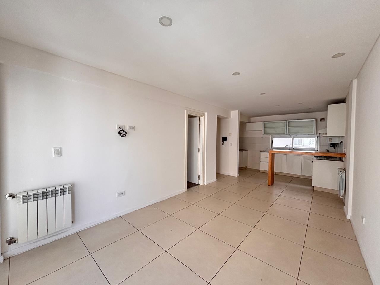 Foto de venta departamento de 2 ambientes muy luminoso en el centro de la ciudad, imagen 5