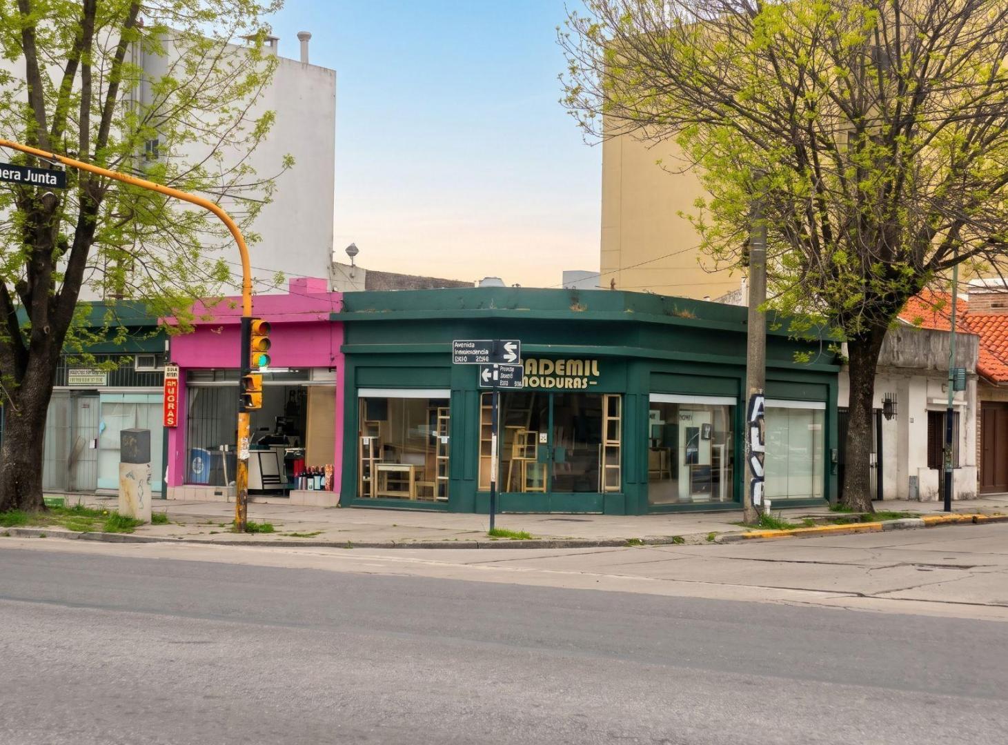 Foto de Local en esquina en venta sobre Av. Independencia, imagen 3