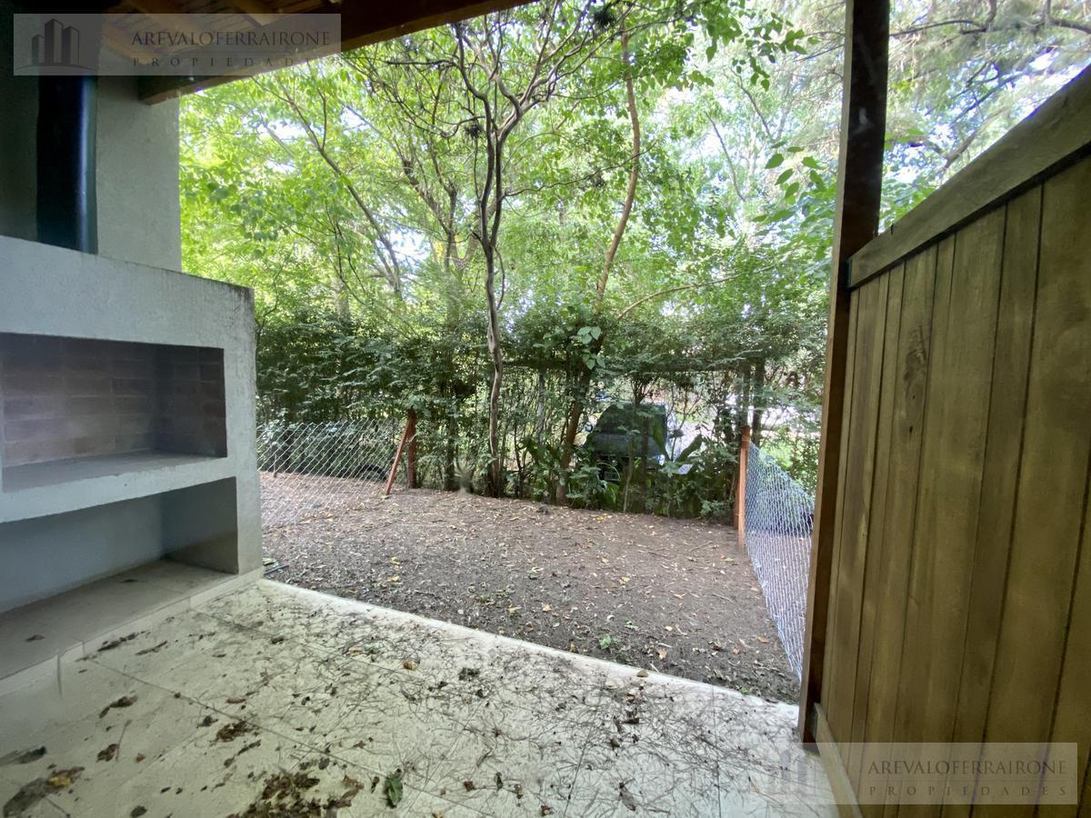 OPORTUNIDAD - PB CON JARDIN Y PARRILLA -