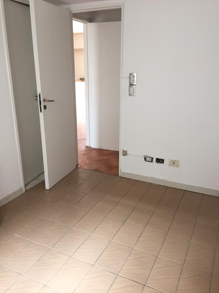 Venta - Avellaneda 2447. Flores. Departamento con Balcón Al Frente y Cochera. Piso Alto. Muy Luminos 2