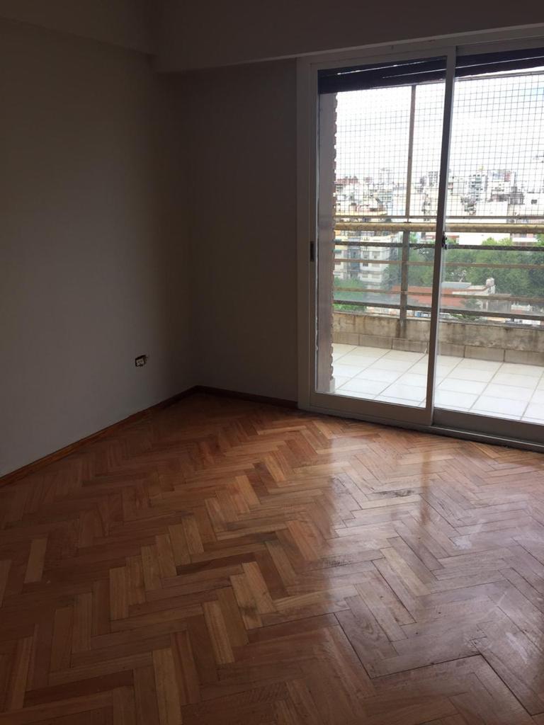 Venta - Avellaneda 2447. Flores. Departamento con Balcón Al Frente y Cochera. Piso Alto. Muy Luminos 3