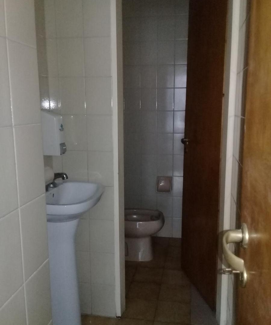 Foto de OFICINA MUY BUEN ESTADO, NO PAGA EXPENSAS, EN GALLO 1500 y CHARCAS PALERMO, imagen 3