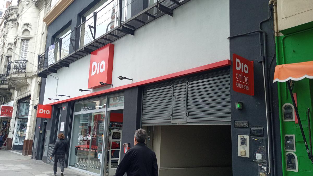 Foto de Amplia oficina Frente Vidriado en 1er. piso de 180m2, Av, Rivadavia, imagen 4
