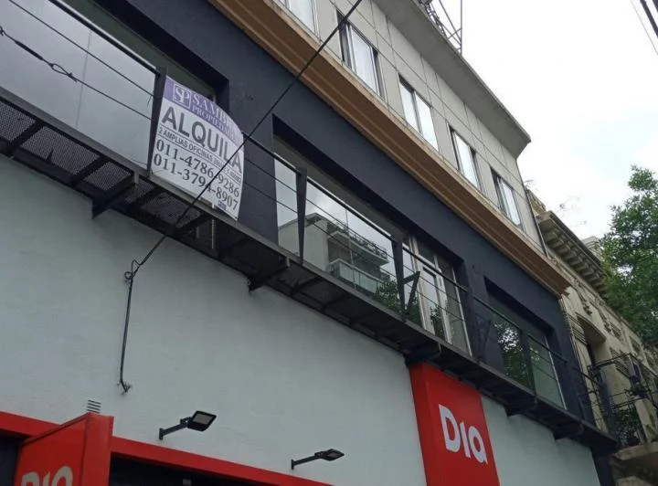 Foto de Amplia oficina Frente Vidriado en 1er. piso de 180m2, Av, Rivadavia, imagen 5
