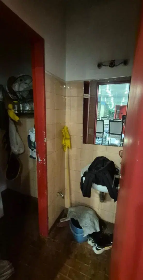 Oportunidad excepcional Local de 500 m2 sobre Lote Propio en  Av. Belgrano al 2500, alto tránsito 4