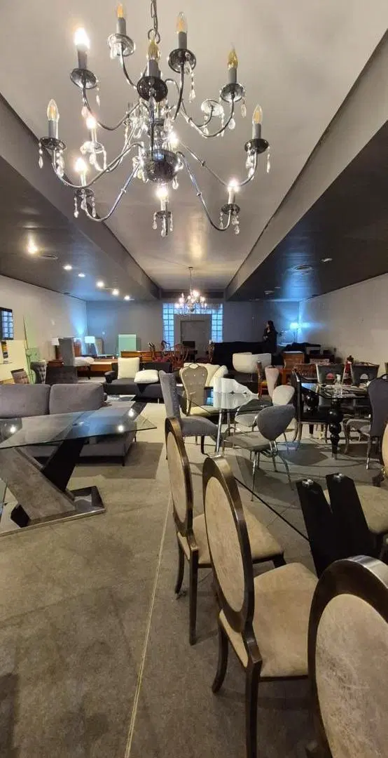 Oportunidad excepcional Local de 500 m2 sobre Lote Propio en  Av. Belgrano al 2500, alto tránsito 2