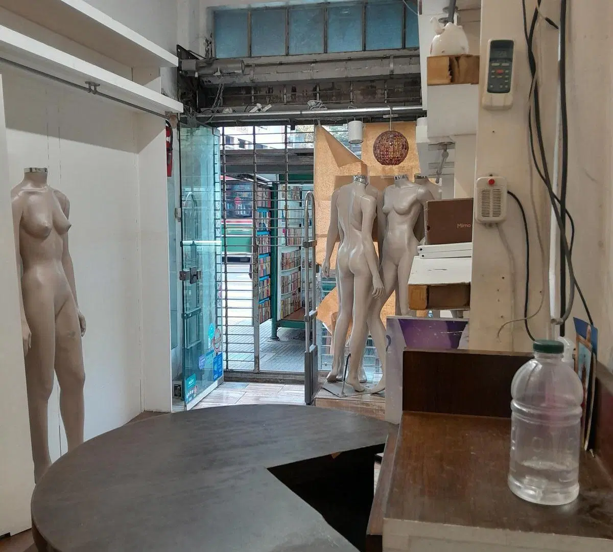 Local en alquiler sobre Av. Cabildo 3005. Contiguo a esquina! Próximo a boca de subte! SIN EXPENSAS! 4
