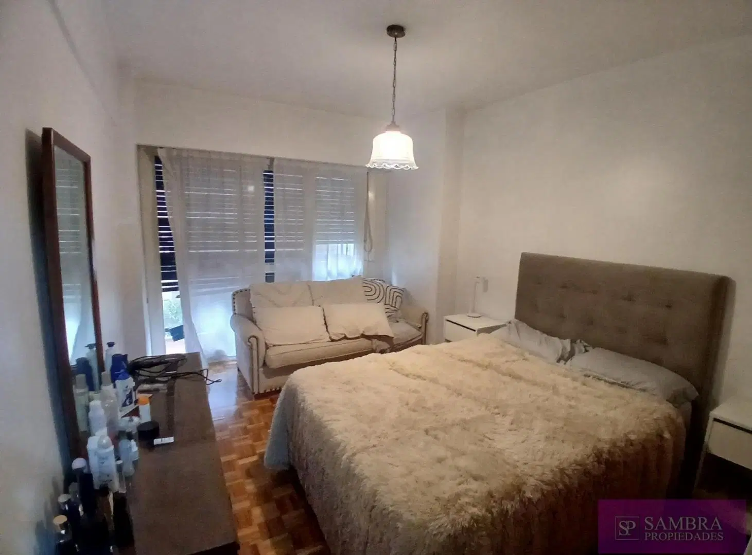 Departamento de 3 ambientes al Frente con Balcon, cochera y baulera. Frente al Botanco. Para Visitar 2