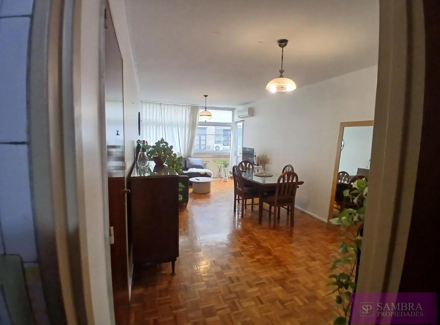 Departamento de 3 ambientes al Frente con Balcon, cochera y baulera. Frente al Botanco. Para Visitar 5