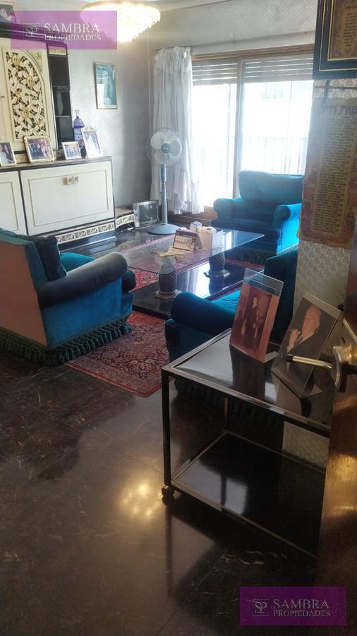 Departamento en Venta de 4 ambientes con Baulera. Balcon al Frente sobre Avenida S.Fe- Barrio Norte