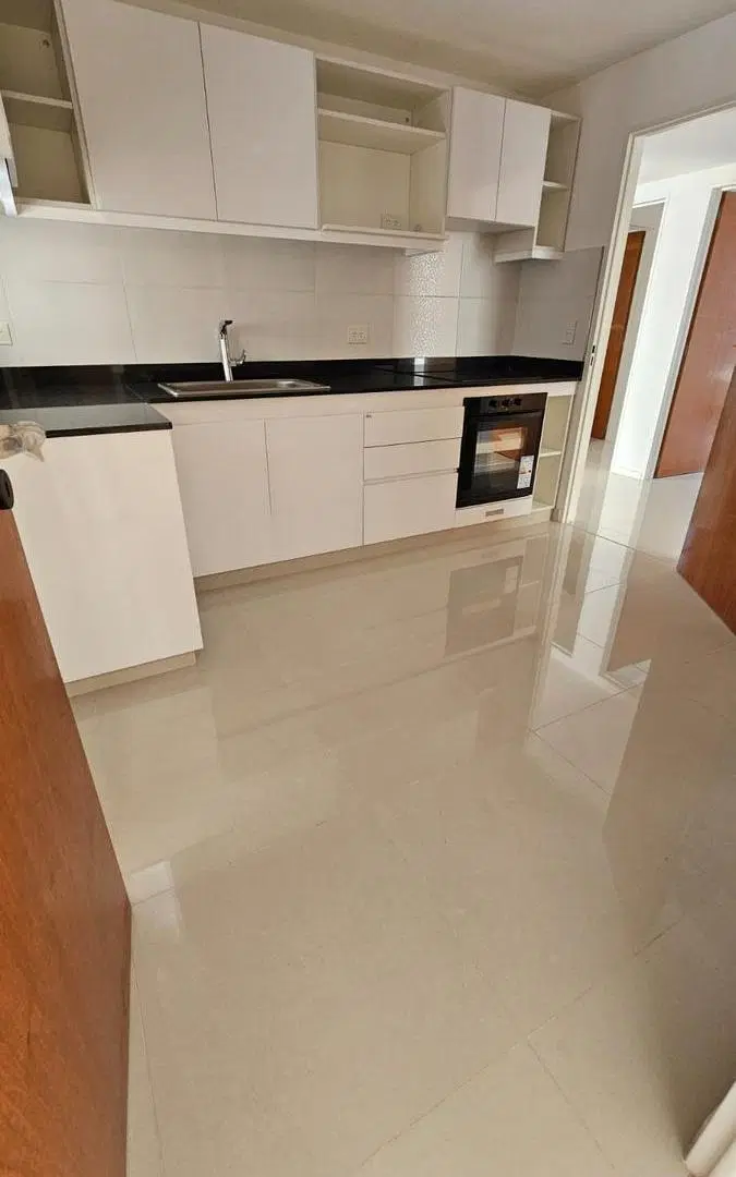 Departamento 4 Ambientes con Dependencia y Cochera 5