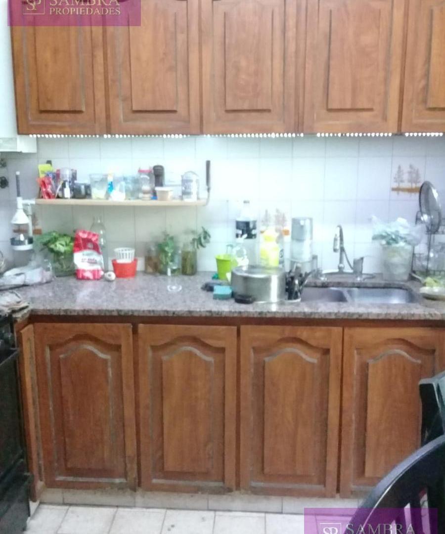 Foto de Casa en Jose Artigas 3200. De estilo. Rodeada de Arboleda, imagen 1