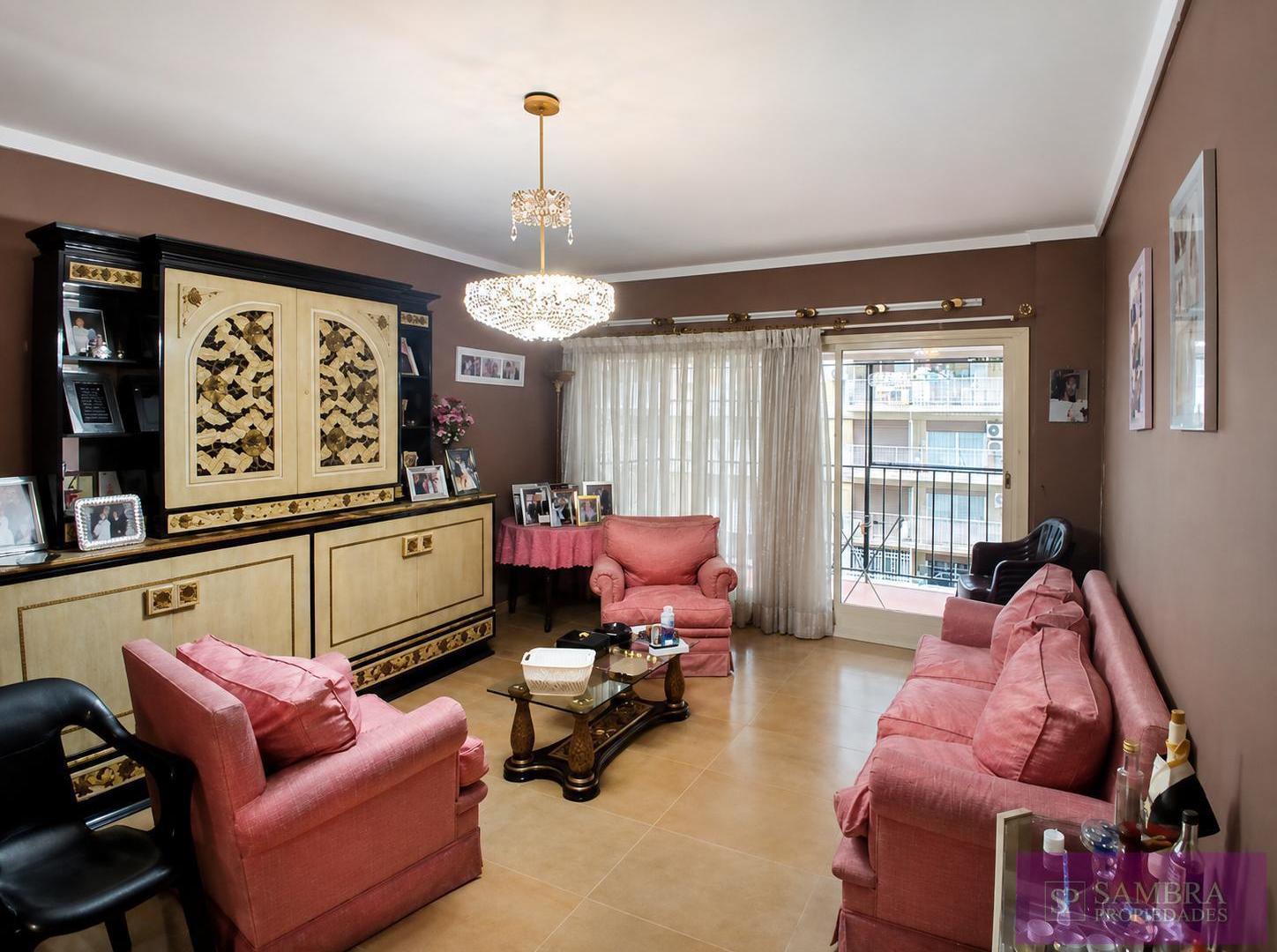Foto de Departamento en Venta de 4 ambientes con Baulera. Balcon al Frente, imagen 2