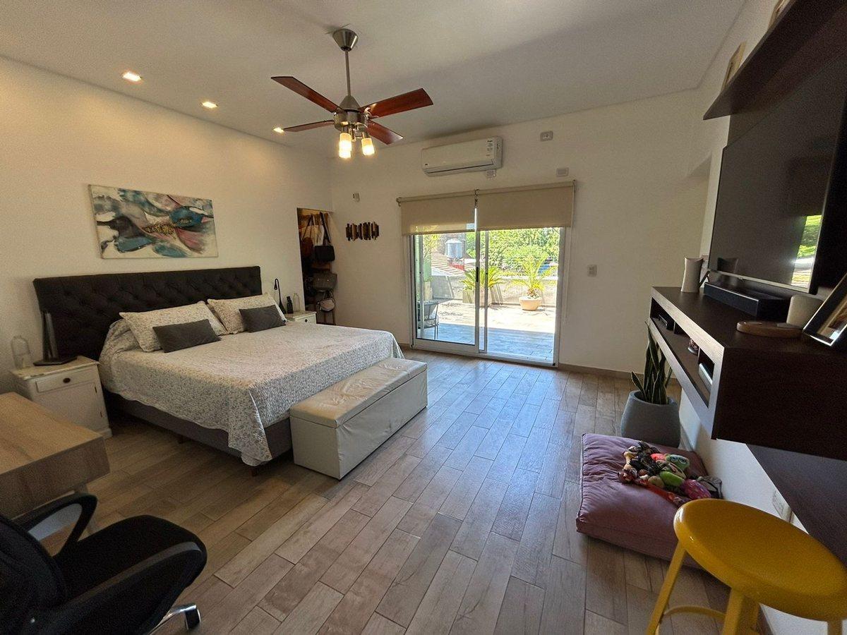 Casa 5 Ambientes en Venta en Merlo con Pileta. 1