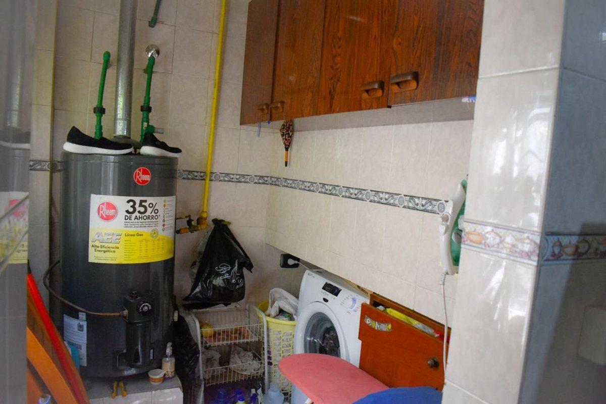 Venta Casa de 3 Plantas con 8 Departamentos 2