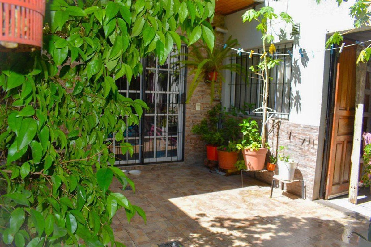 Venta Casa de 3 Plantas con 8 Departamentos 4