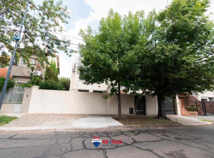 Vende casa 4dorm quincho pileta 852m Vicente Lopez 5