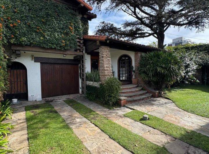 VENTA ESPECTACULAR CHALET EN ITUZAINGO 3