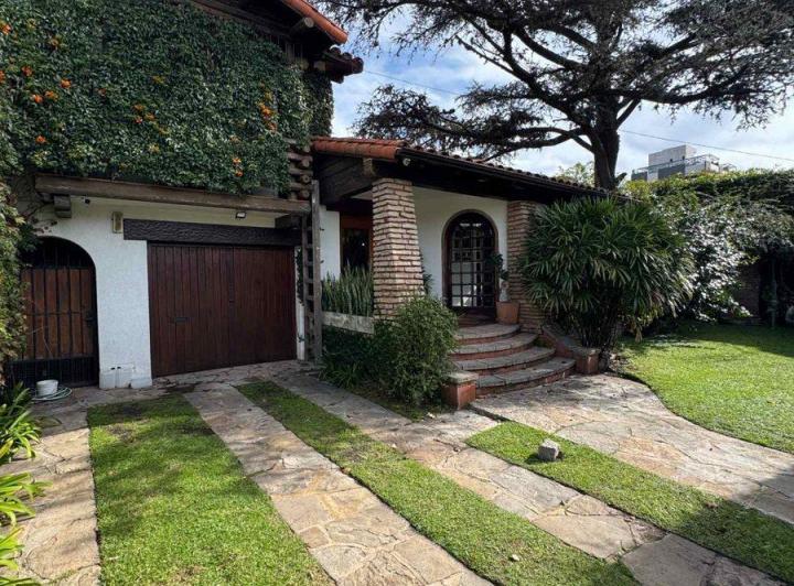 VENTA ESPECTACULAR CHALET EN ITUZAINGO 2