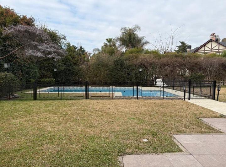 ALQUILER CASA CON PILETA EN CAMPOS DE ALVAREZ 1