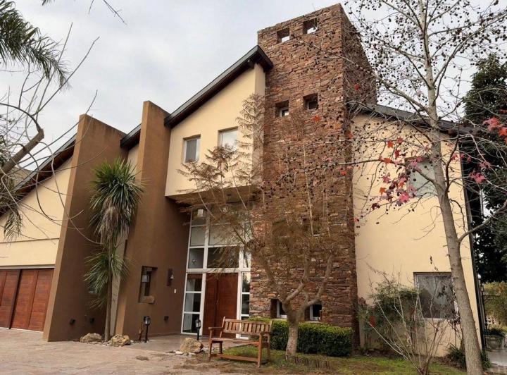 ALQUILER CASA CON PILETA EN CAMPOS DE ALVAREZ 2