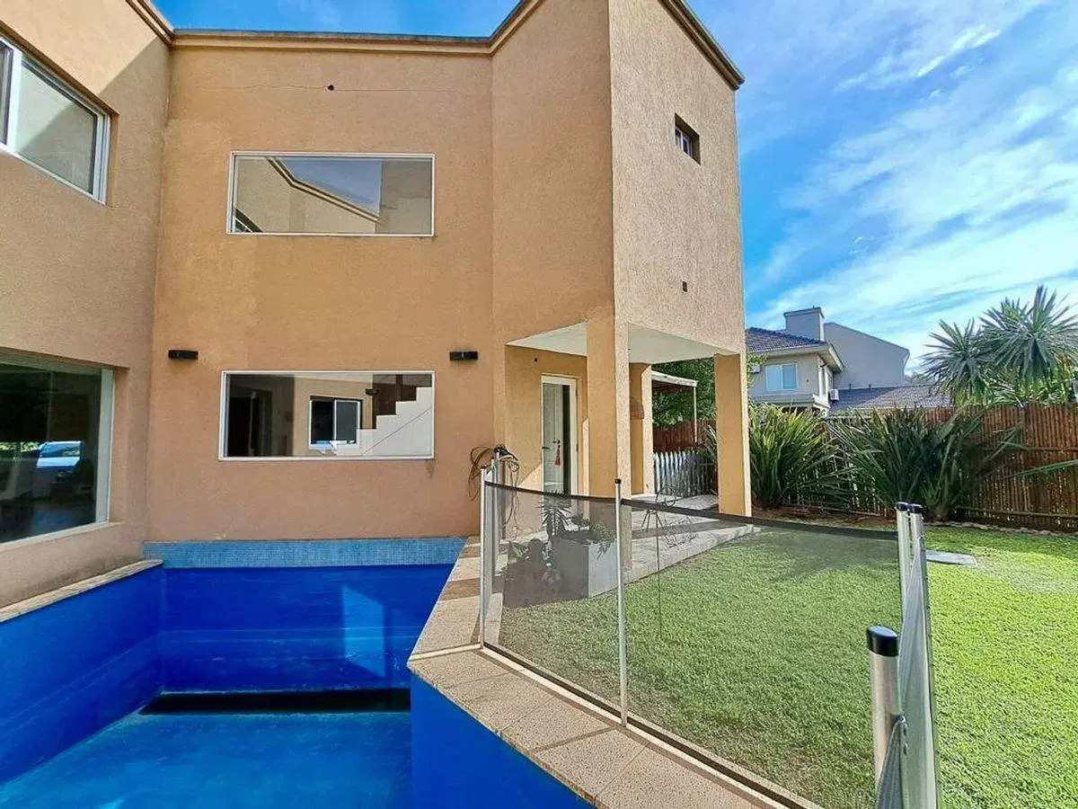 CASA EN ALQUILER CON PILETA EN BELLA VISTA 2