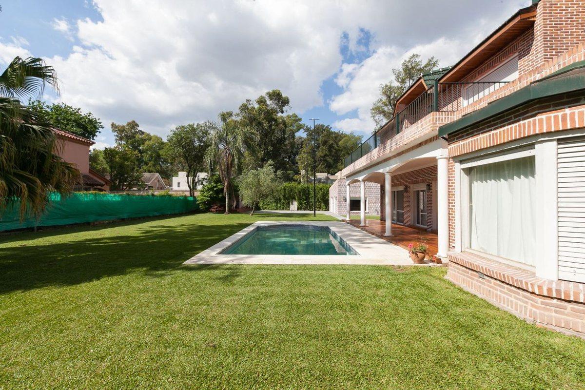 DESTACADA CASA EN LAS LOMAS DE SAN ISIDRO