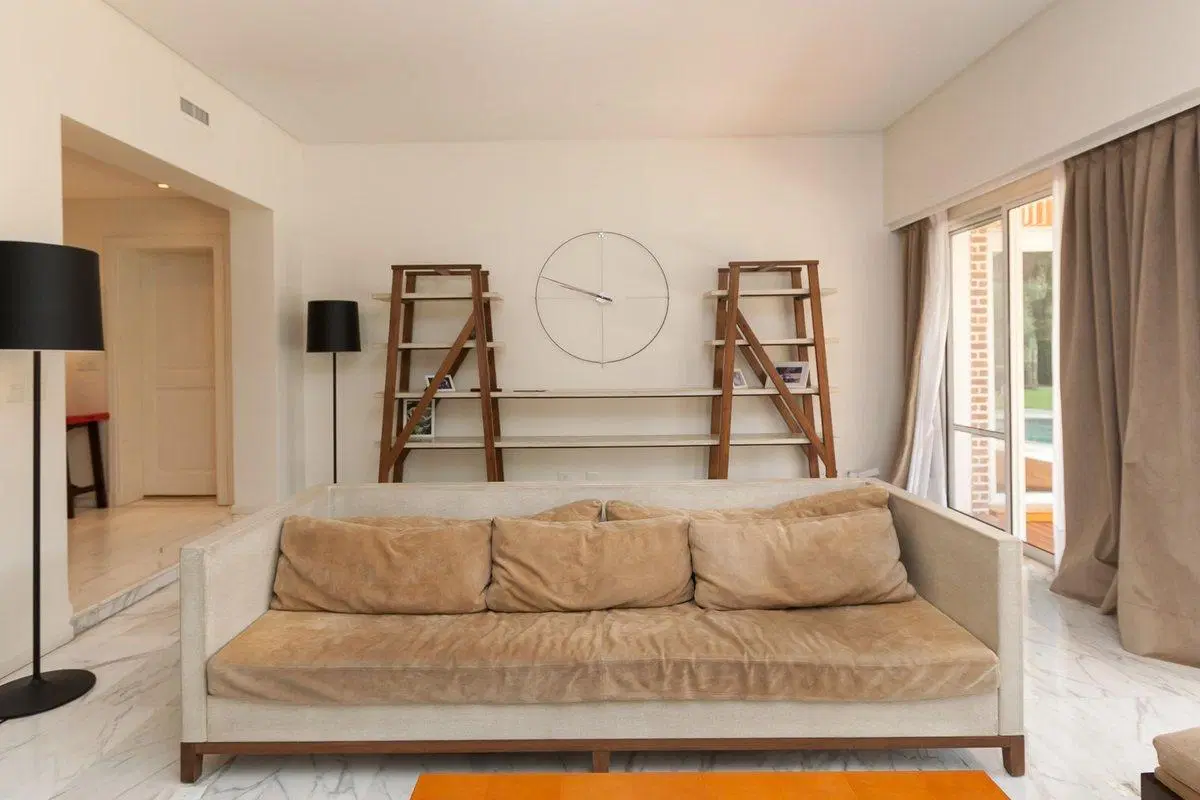CASA EN LAS LOMAS DE SAN ISIDRO , EXCELENTE ESTADO 3
