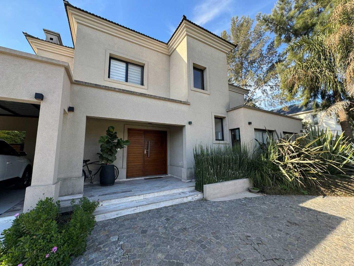 CASA EN VENTA 5 AMBIENTES EN ALTOS DEL SOL