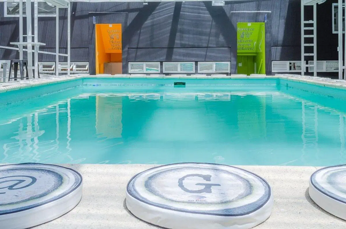 Oficina/Salón de Eventos Piscina 520 mts. Pileta! 2
