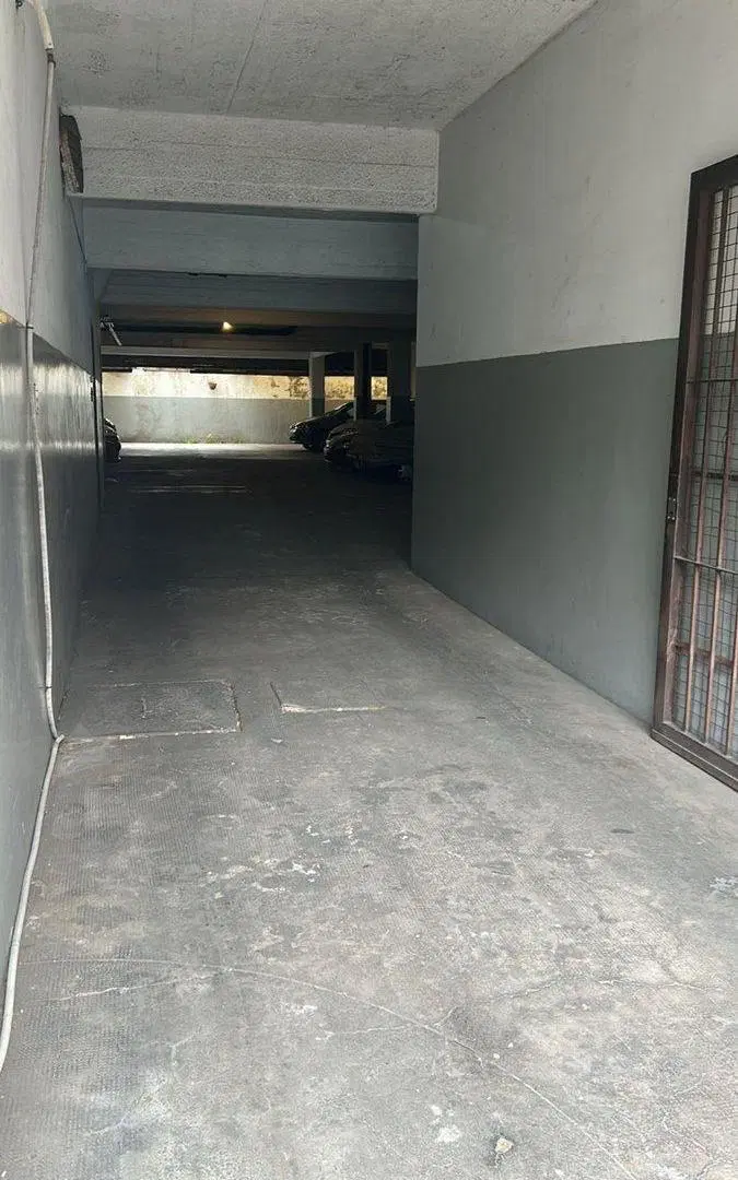 VENTA COCHERA PB. OLIVOS. METROS AV. MAIPU. 3