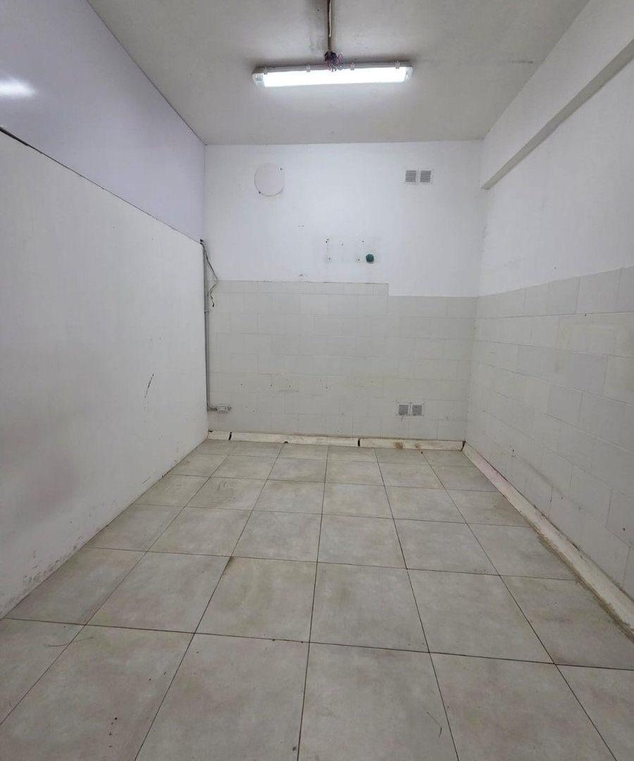 Deposito en venta en Olivos con vivienda, oficinas