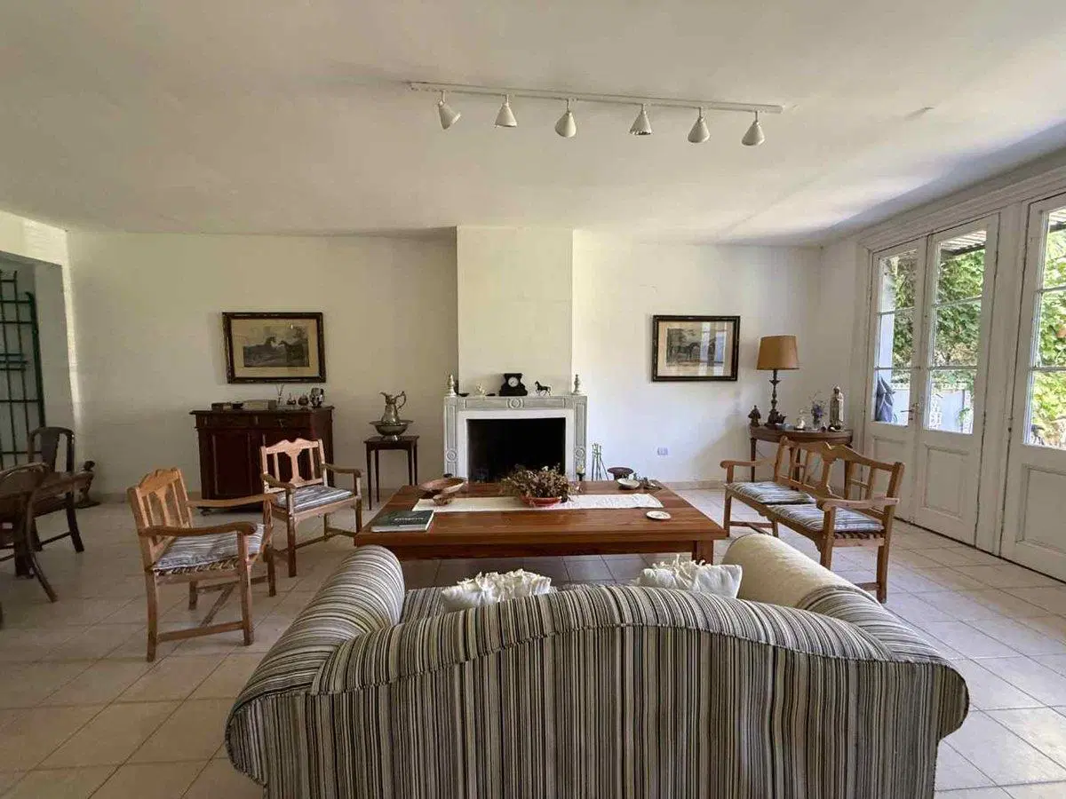 CASA EN VENTA SAN ISIDRO BARRIO CARRERAS 5