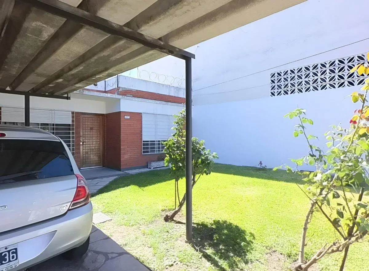 Casa APTO CREDITO  3Amb.coch y jardin V Ballester 4