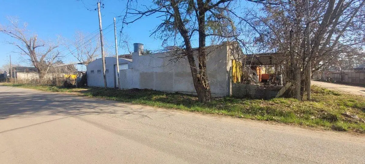 se alquila terreno con tinglado en lujan 2