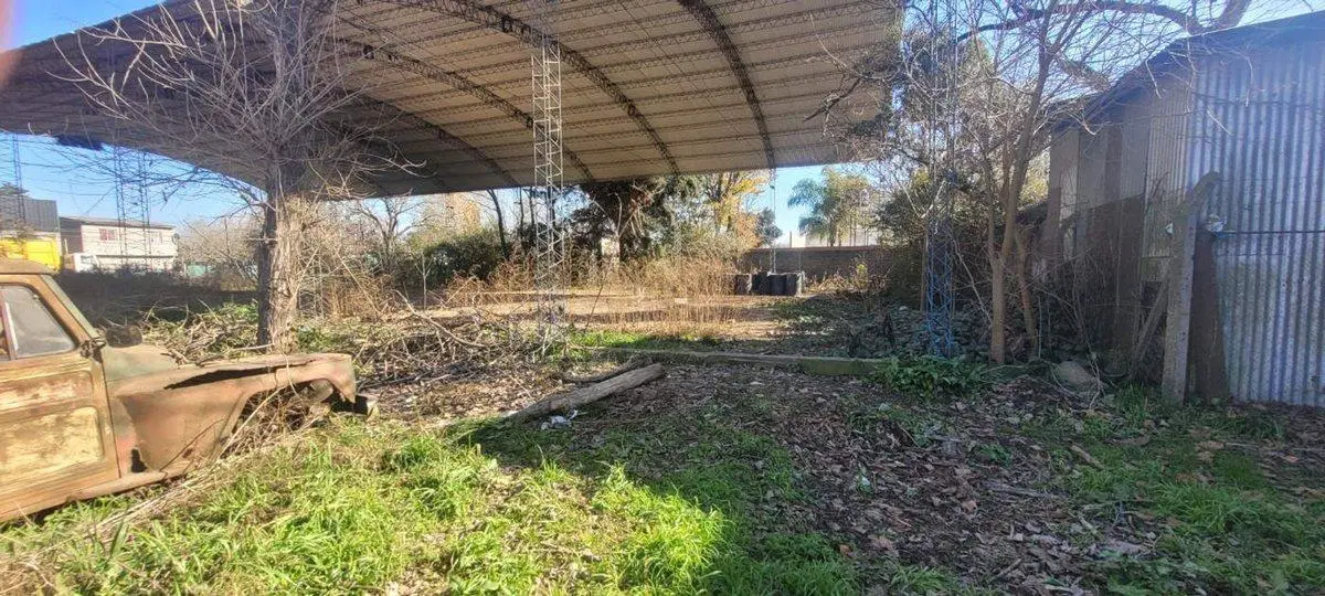 se alquila terreno con tinglado en lujan 5