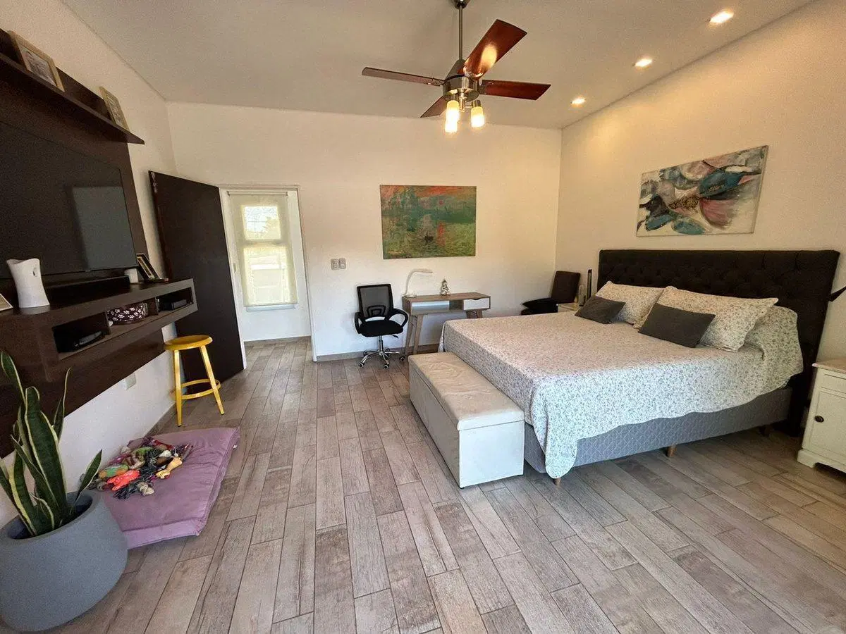 Casa 5 ambientes en venta en Merlo con pileta. 3