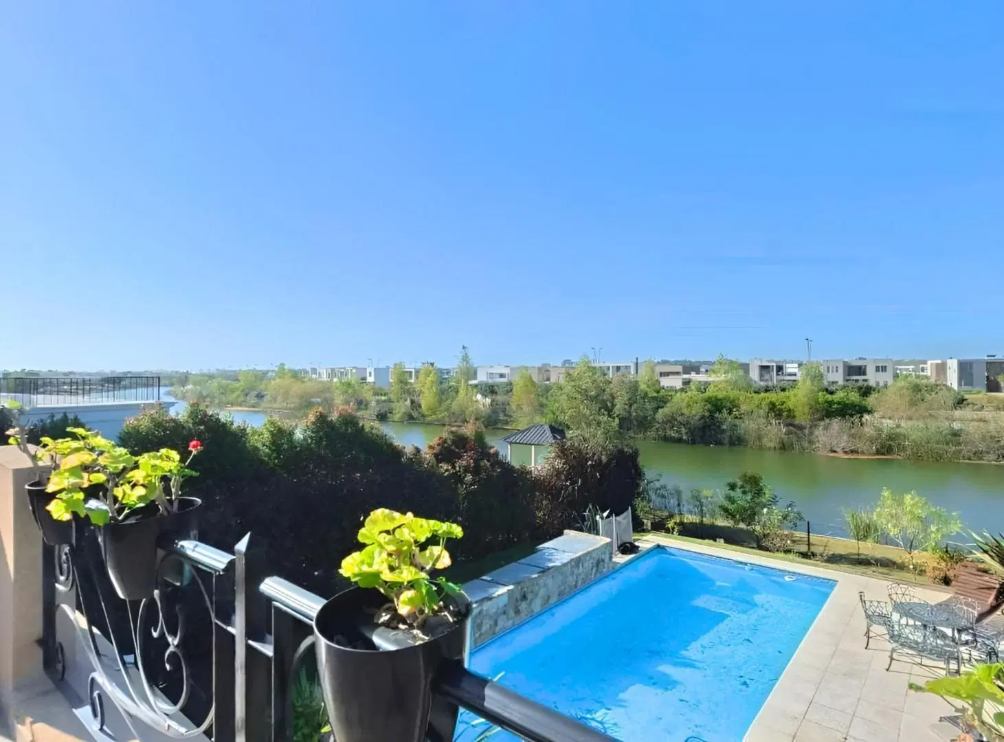 CASA EN VENTA A LA LAGUNA BARRIO MUELLES PUERTOS 2