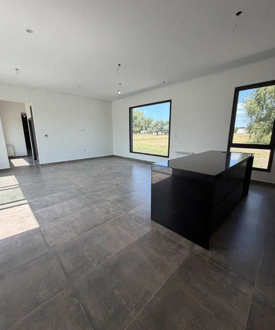 CASA EN VENTA A ESTRENAR  BARRIO LA ELINA LUJAN 2