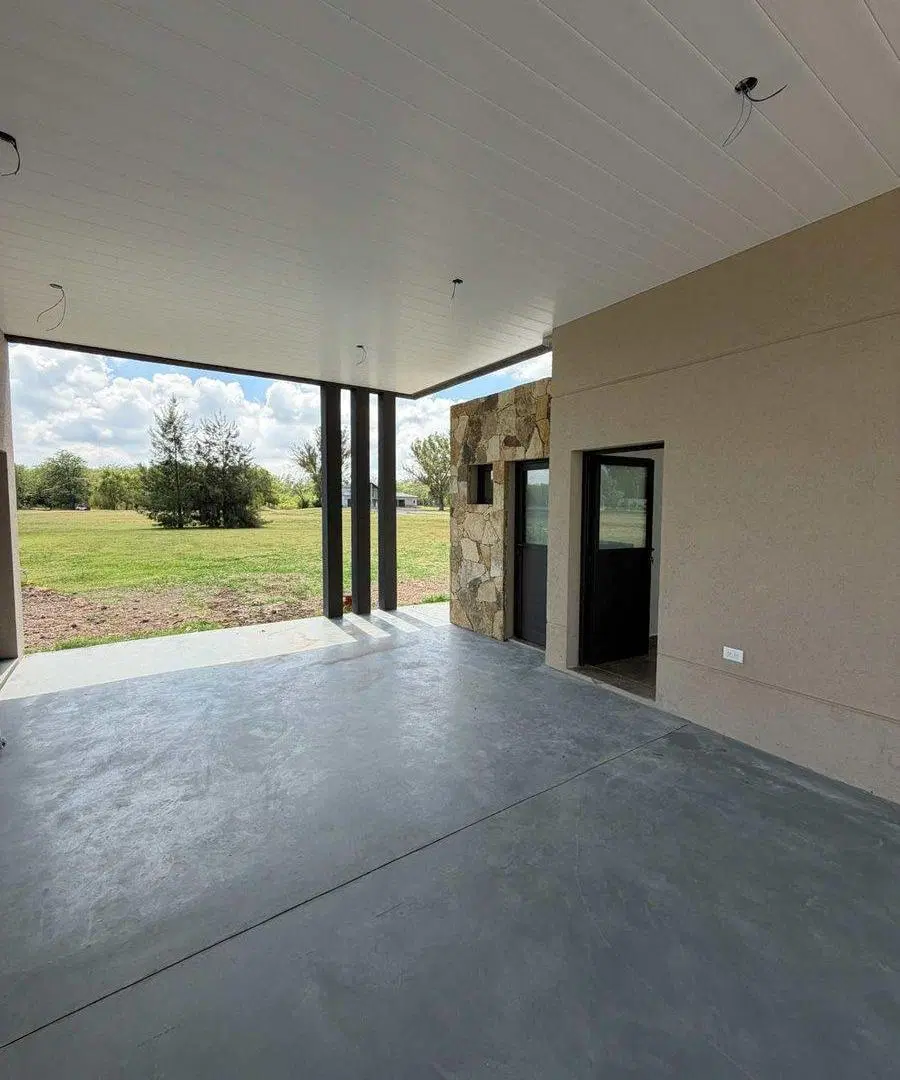 CASA EN VENTA A ESTRENAR  BARRIO LA ELINA LUJAN 5