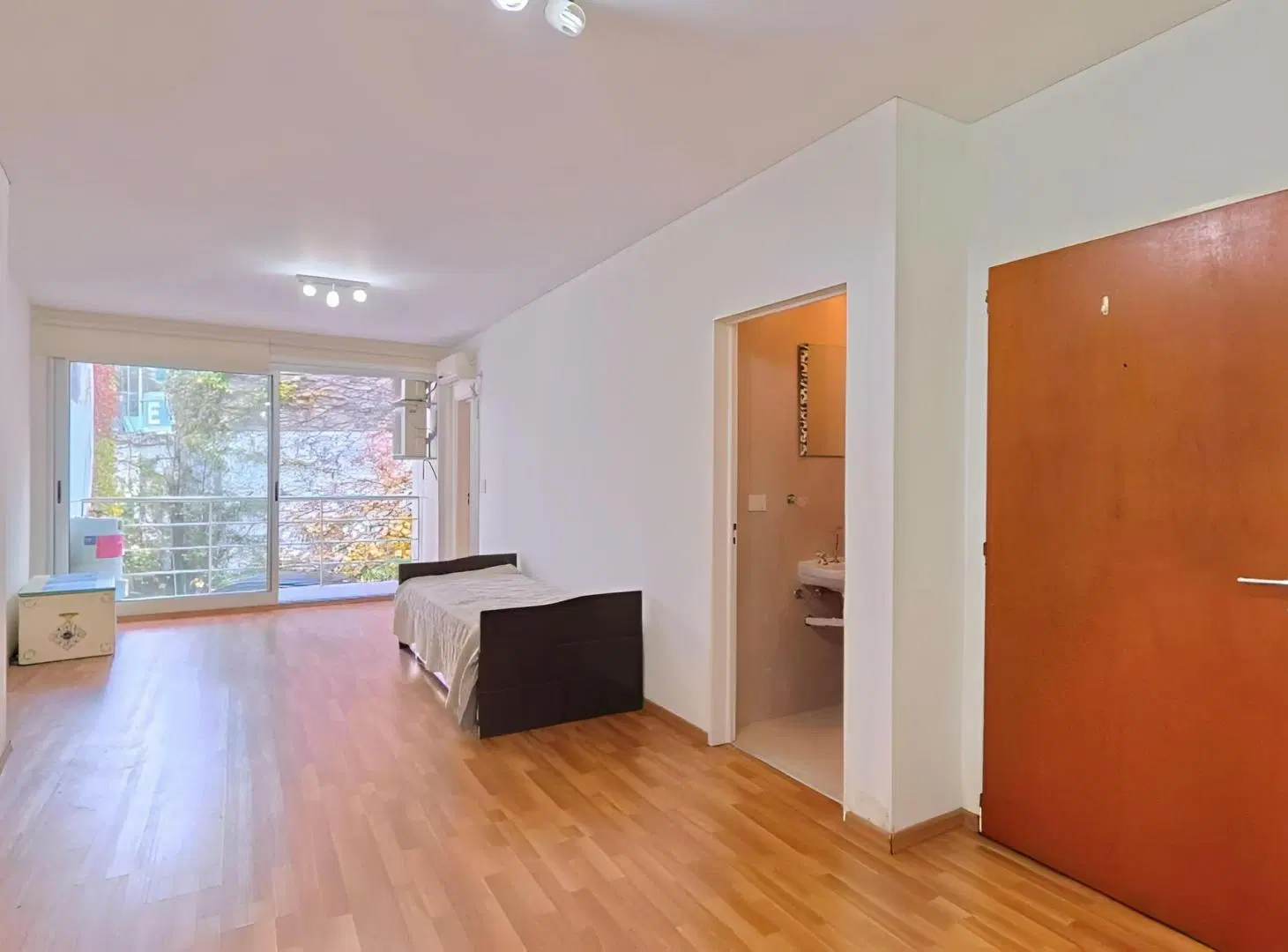 Depto de 2 ambientes con cochera y 2 baños 4