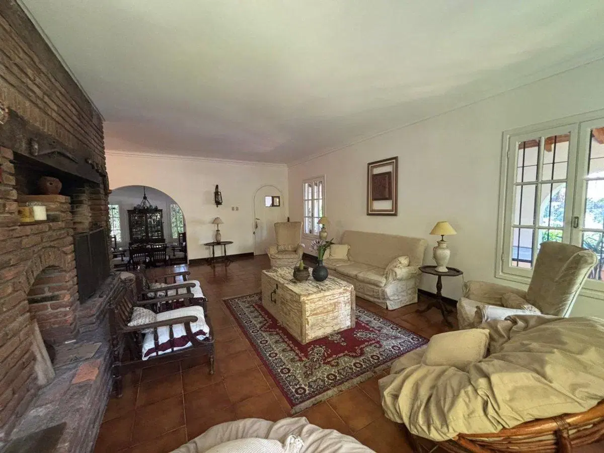 VENTA CASA con pileta y jardin BELLA VISTA 4