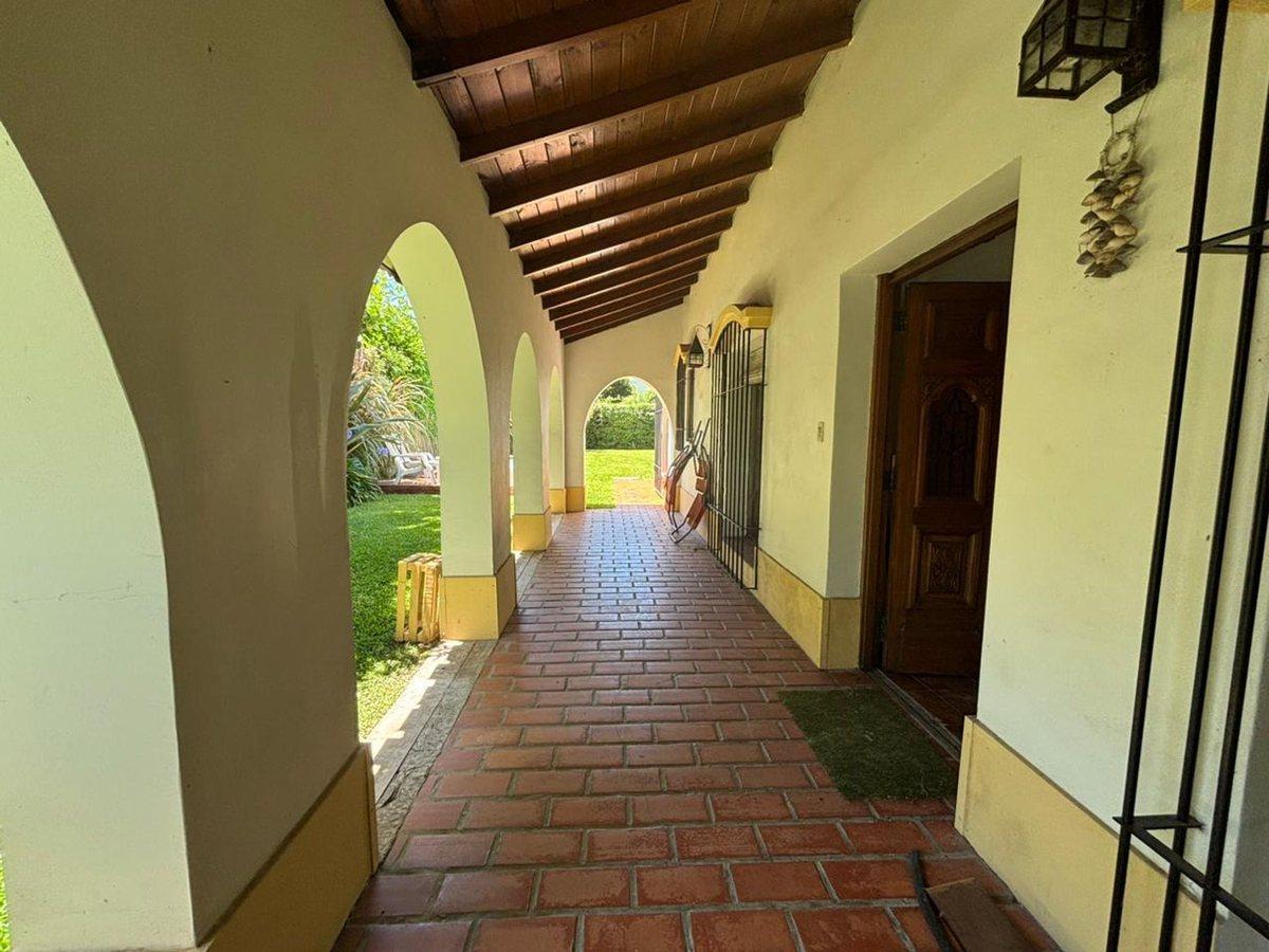 VENTA CASA con pileta y jardin BELLA VISTA