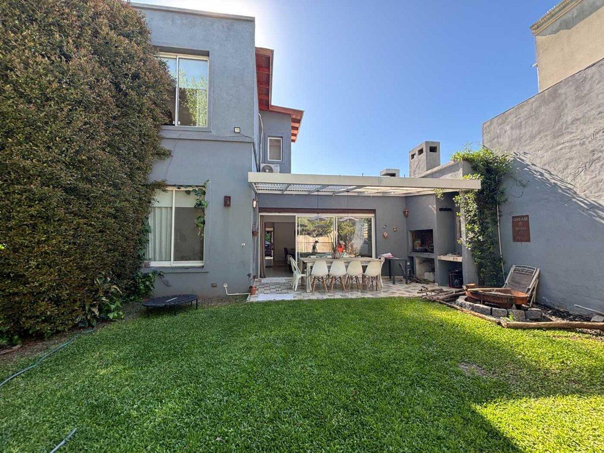 Venta Casa 5 amb en Bella Vista con pileta