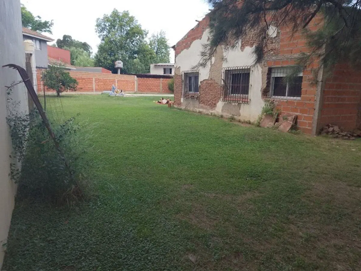 VENTA Casa a terminar-3 dorm-PILETA-Terreno 800 M2 4