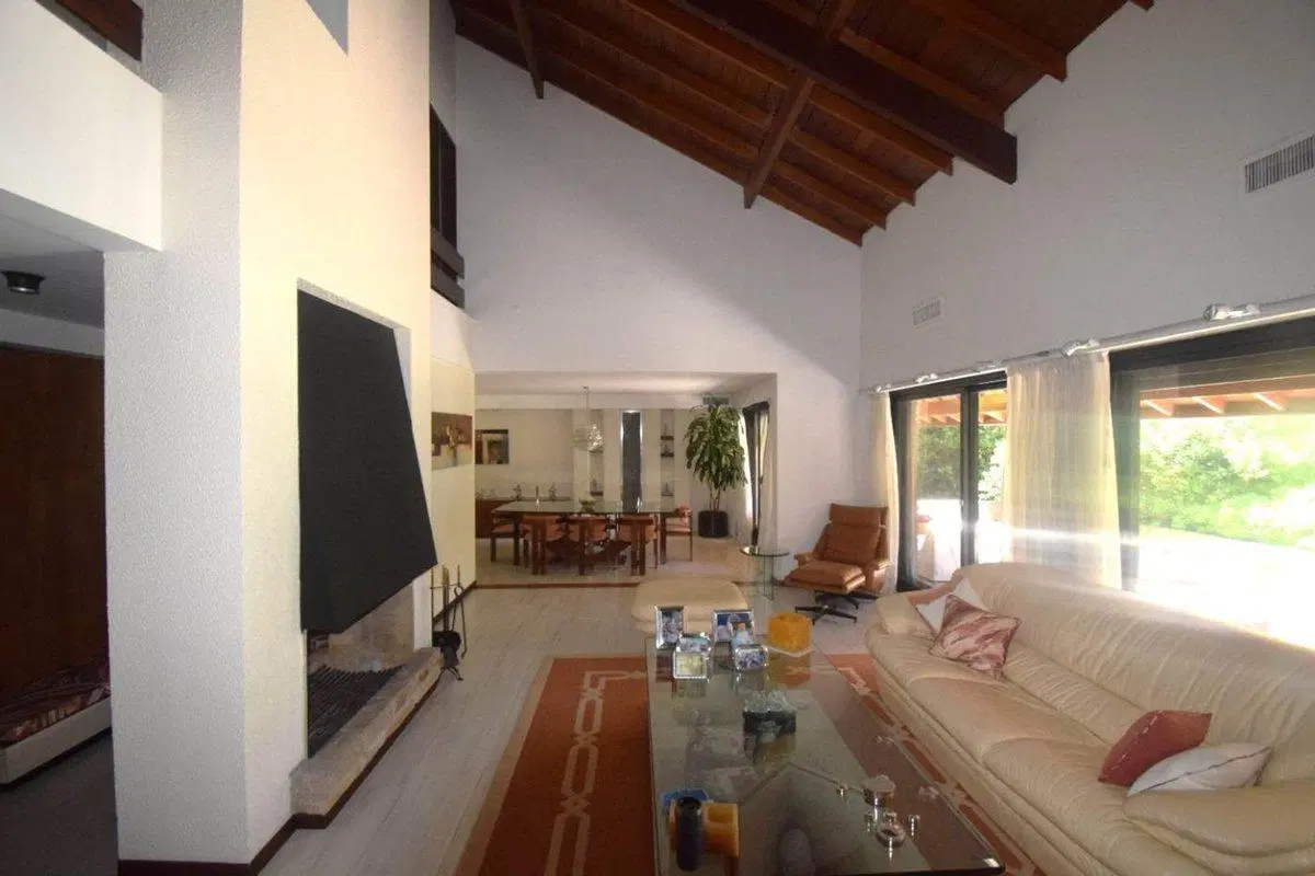 VENTA CASA LOMAS DE SAN ISIDRO ZONA GOLF PILETA 4