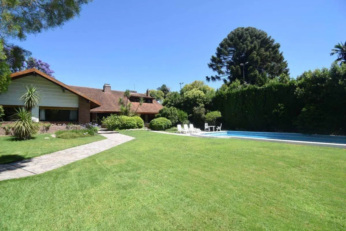 VENTA CASA LOMAS DE SAN ISIDRO ZONA GOLF PILETA 3