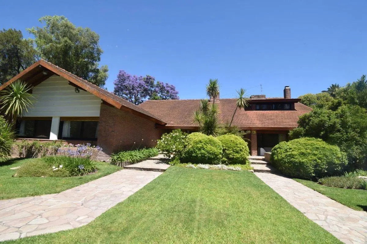 VENTA CASA LOMAS DE SAN ISIDRO ZONA GOLF PILETA 2