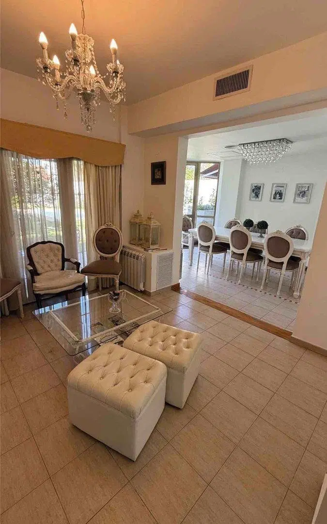 VENTA EN CASTELAR INCREIBLE CASA CON PILETA 4