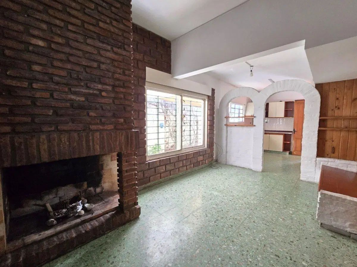 CASA 6 AMBIENTES EN VENTA EN LOMAS DE ZAMORA 2